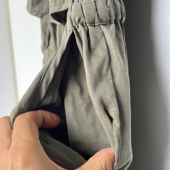 BCBGMAXAZRIA Evangelie off the shoulder dress in dusty olive size S - Picture 8 of 9